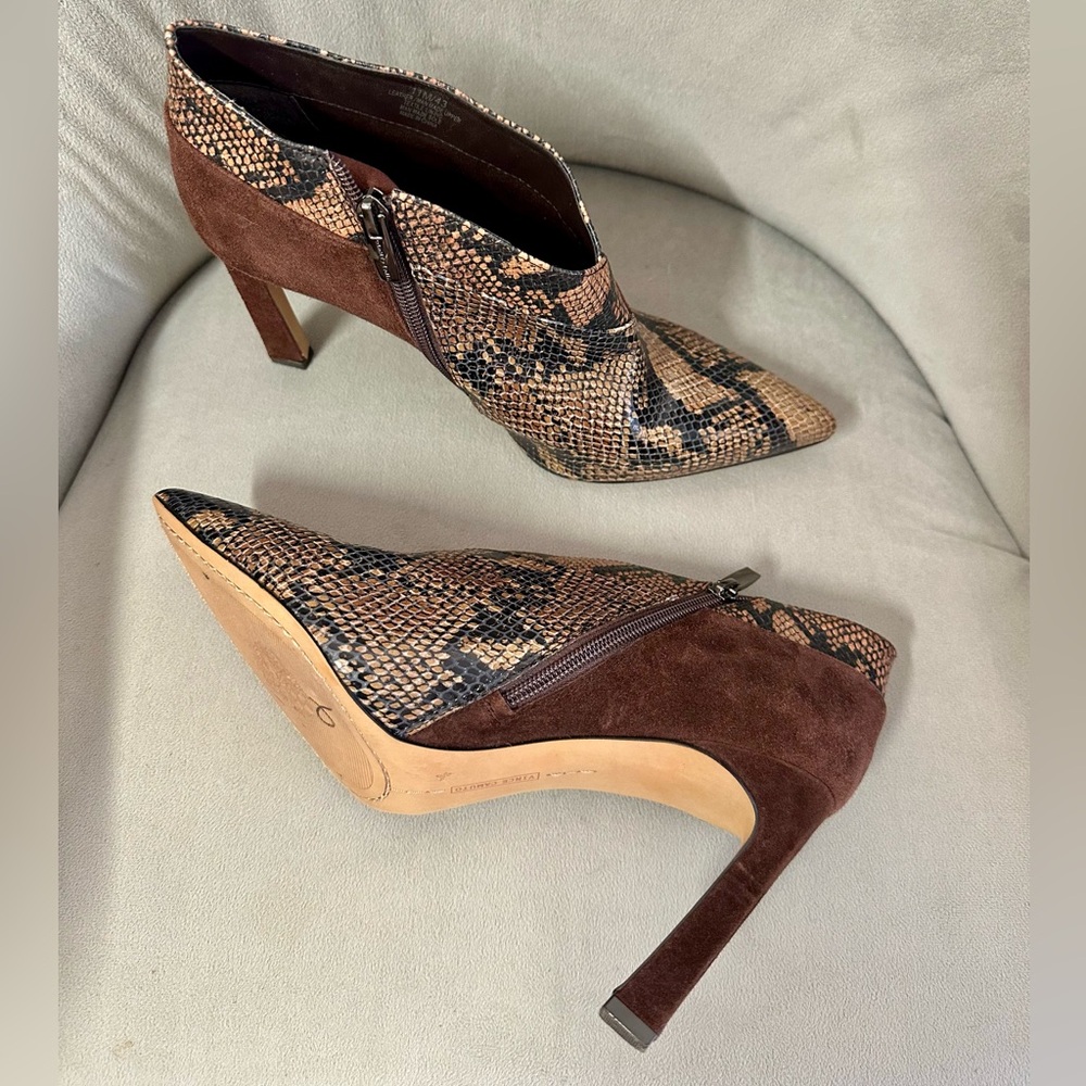 Vince Camuto Sempren Tan & Brown Snake-Print Pointed Ankle Booties Size 11 - Picture 3 of 6